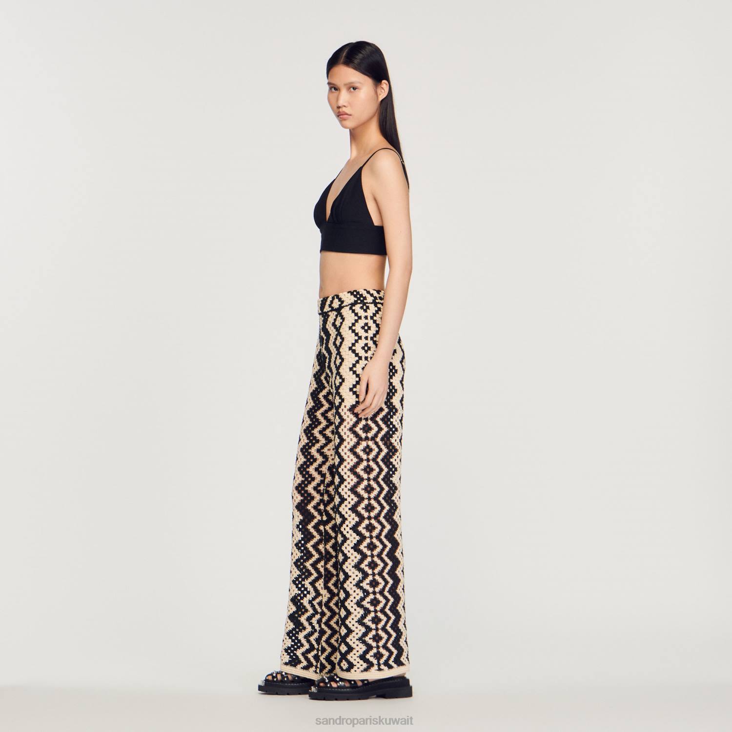 ثياب Sandro Paris السراويل متماسكة أسود/إكرو نحيف ZJ00100