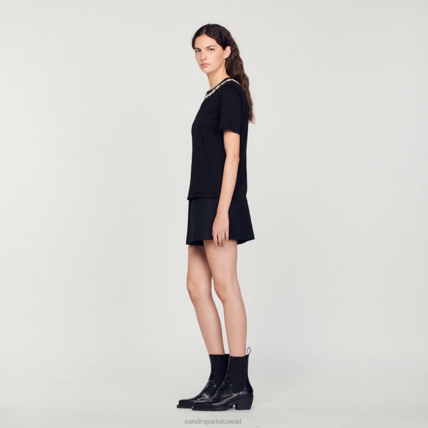 ثياب Sandro Paris تي شيرت من القطن العضوي بياقة مرصعة بالجواهر أسود نحيف ZJ00114