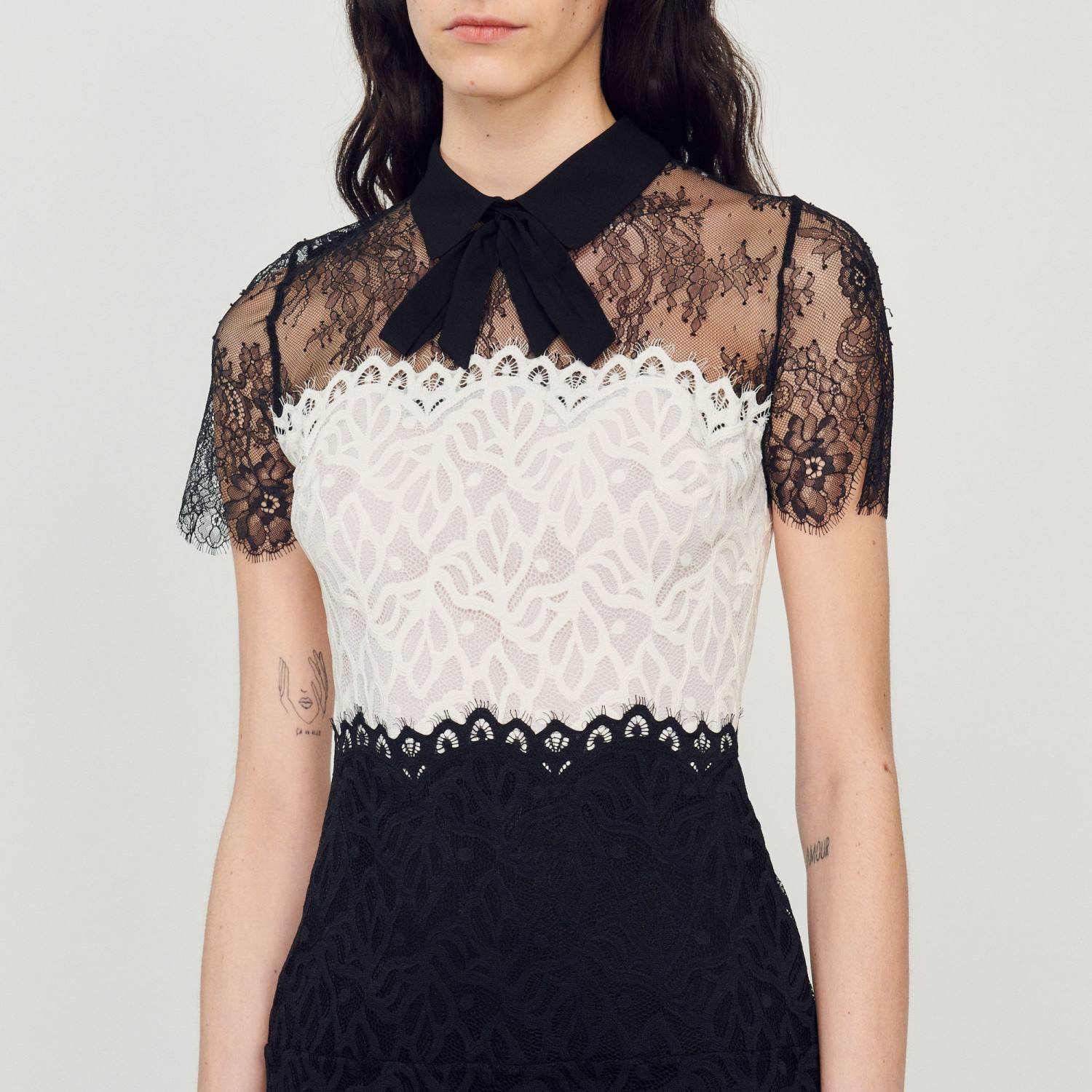 ثياب Sandro Paris فستان دانتيل بلونين بيج فاتح نحيف ZJ00125