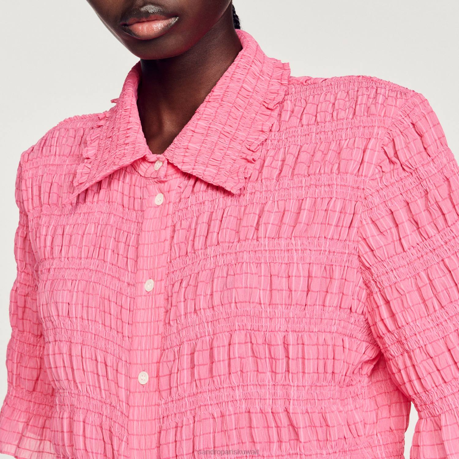 ثياب Sandro Paris قميص قصير مدخن الحلوى الوردية نحيف ZJ00152