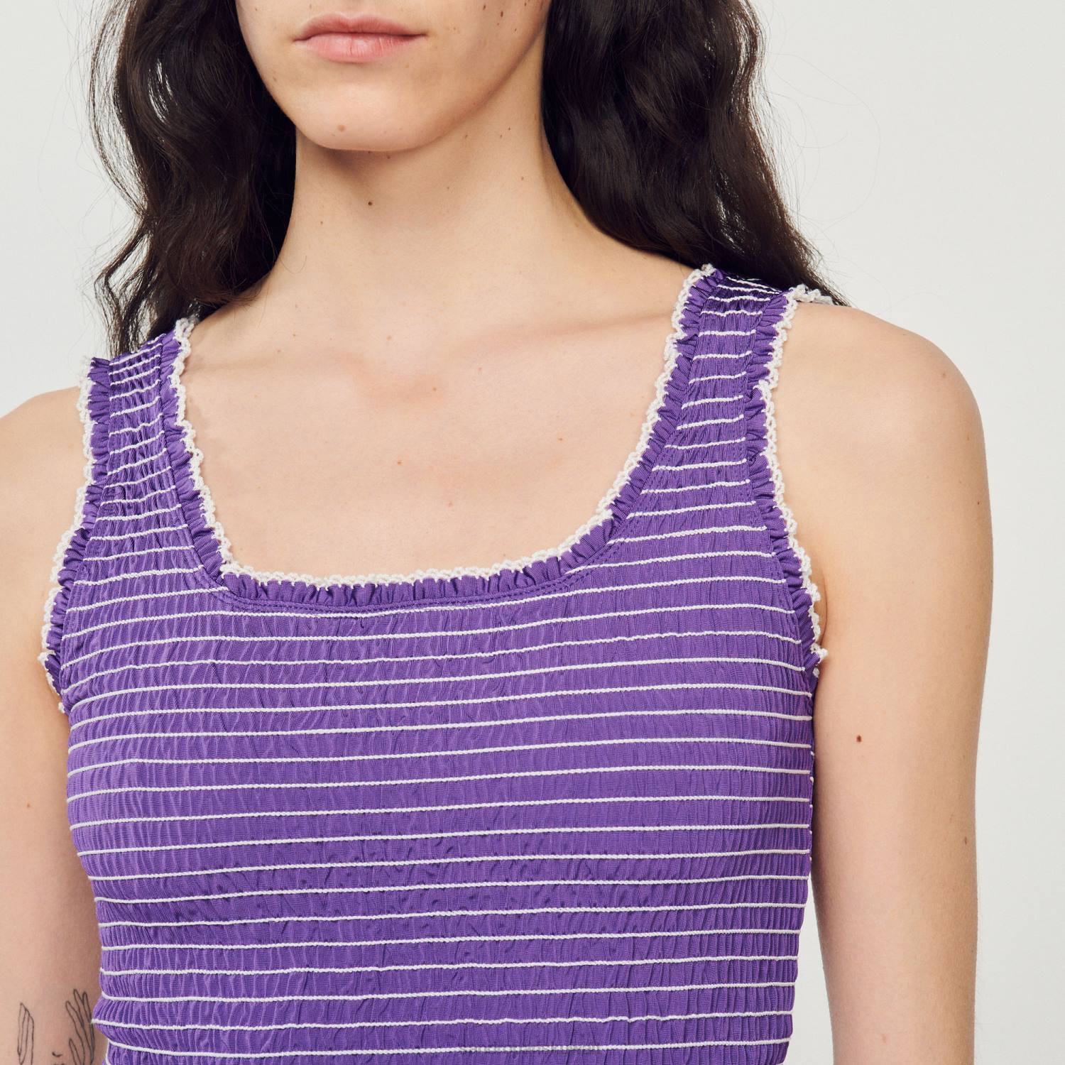 ثياب Sandro Paris أعلى خزان اقتصاص مدخن أرجواني نحيف ZJ00187