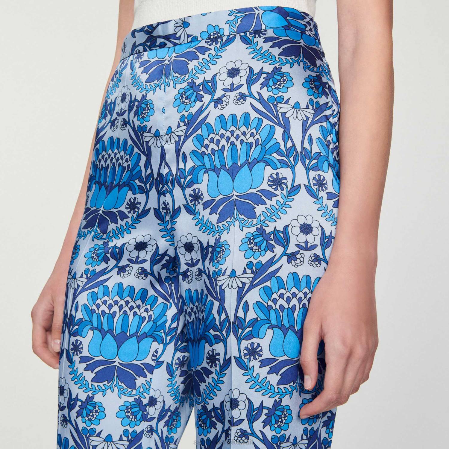 ثياب Sandro Paris بنطال فضفاض بطباعة وشاح أزرق نحيف ZJ00215