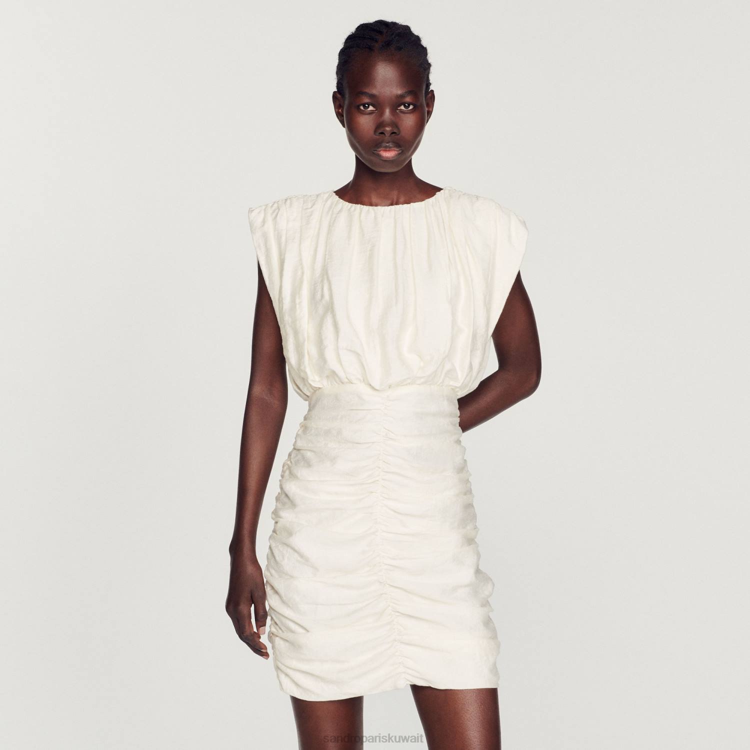 ثياب Sandro Paris فستان قصير ثنيات بيج فاتح نحيف ZJ00224