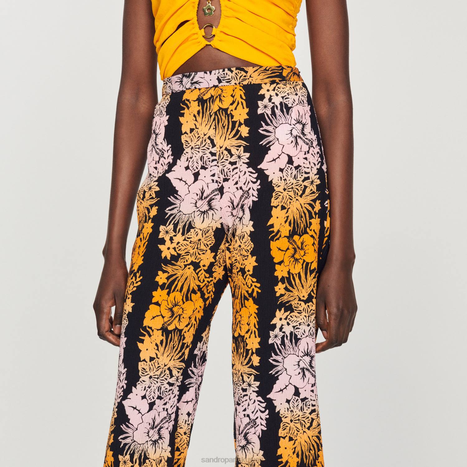 ثياب Sandro Paris بنطال فضفاض بطباعة هاواي أسود نحيف ZJ00273