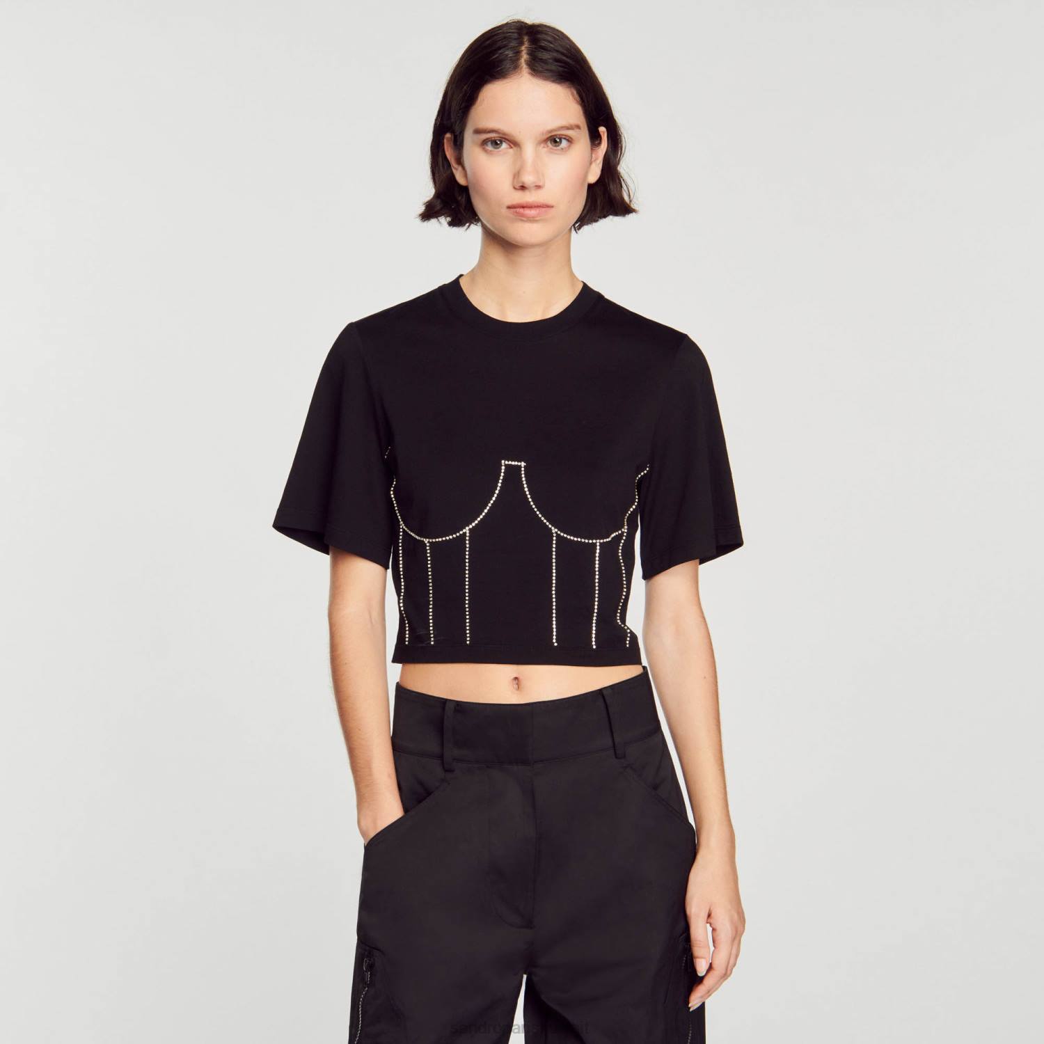 ثياب Sandro Paris تي شيرت بتصميم تمثال نصفي من حجر الراين أسود نحيف ZJ0030