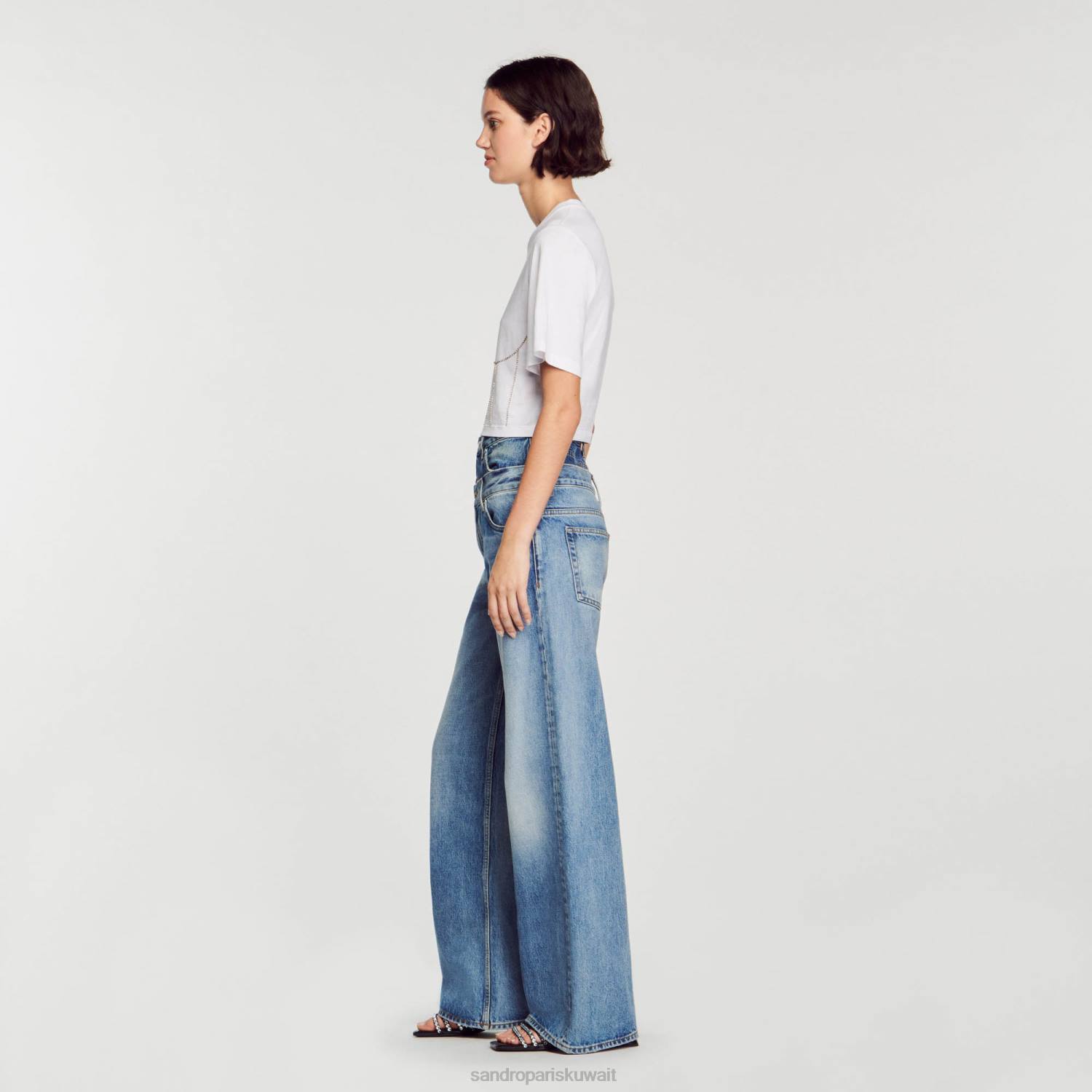 ثياب Sandro Paris تي شيرت بتصميم تمثال نصفي من حجر الراين أبيض نحيف ZJ0039