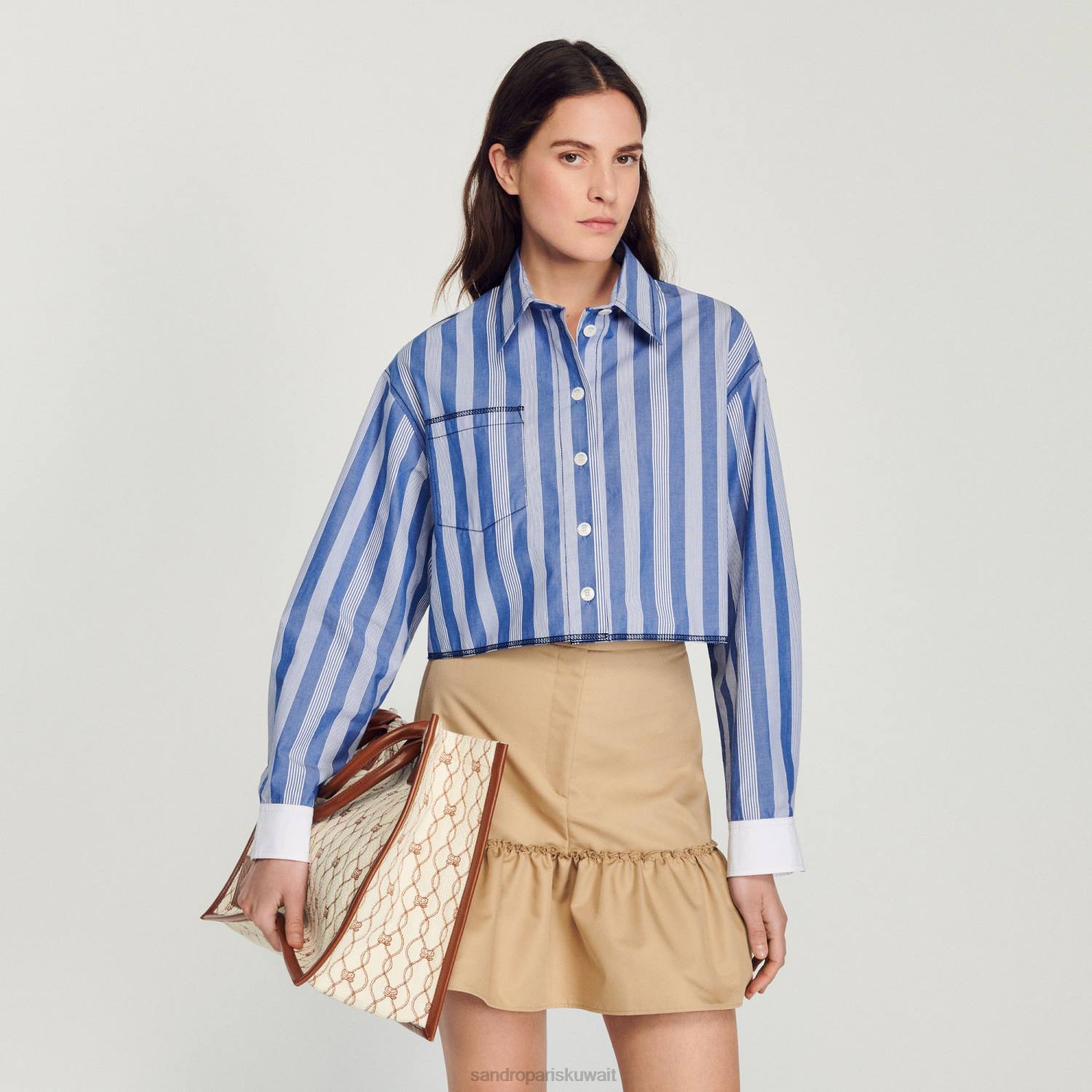 ثياب Sandro Paris قميص مخطط قصير أزرق/أبيض نحيف ZJ00408