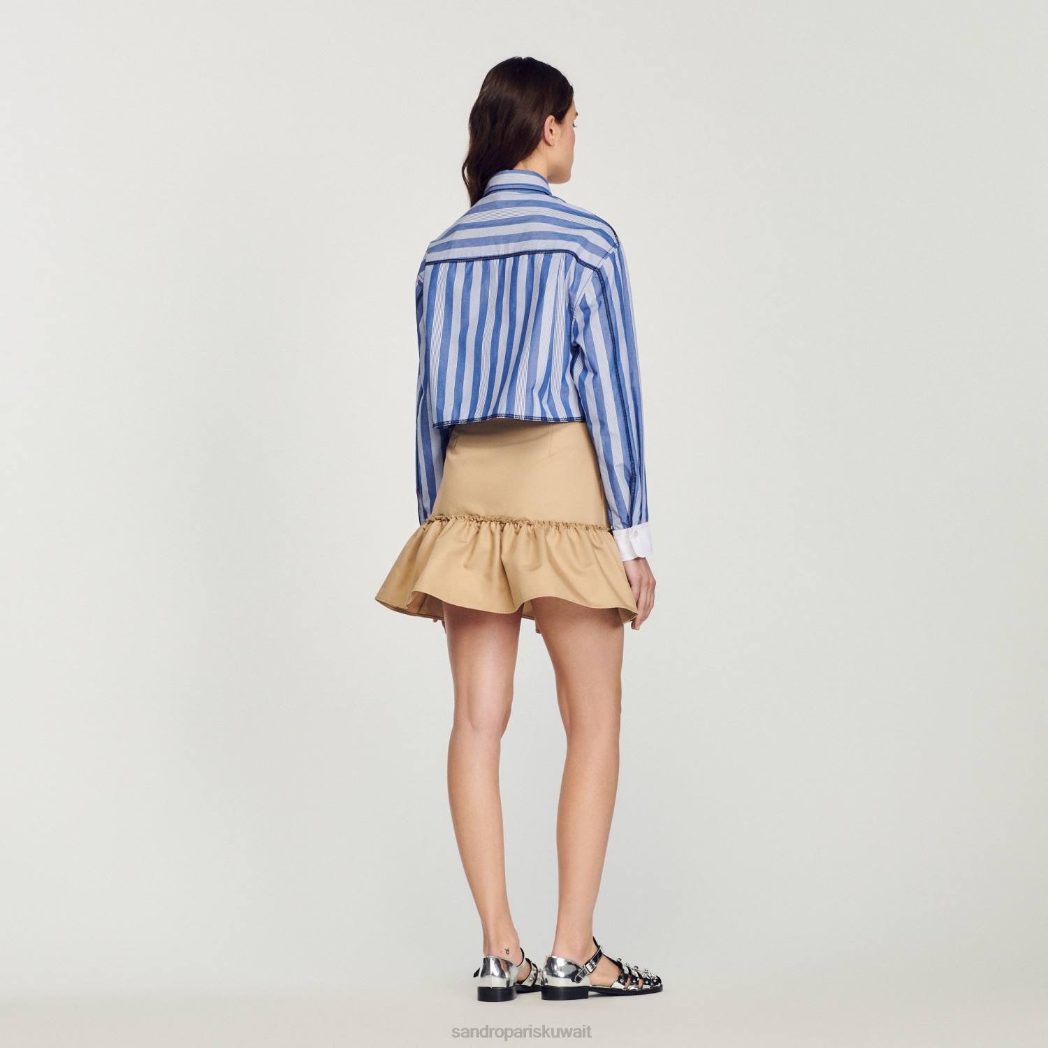 ثياب Sandro Paris قميص مخطط قصير أزرق/أبيض نحيف ZJ00408