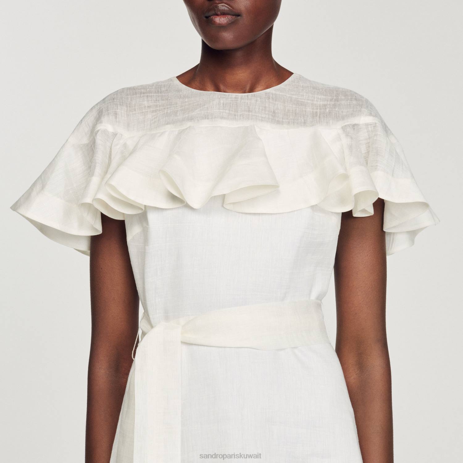 ثياب Sandro Paris فستان قصير مع الكشكشة أبيض نحيف ZJ00409