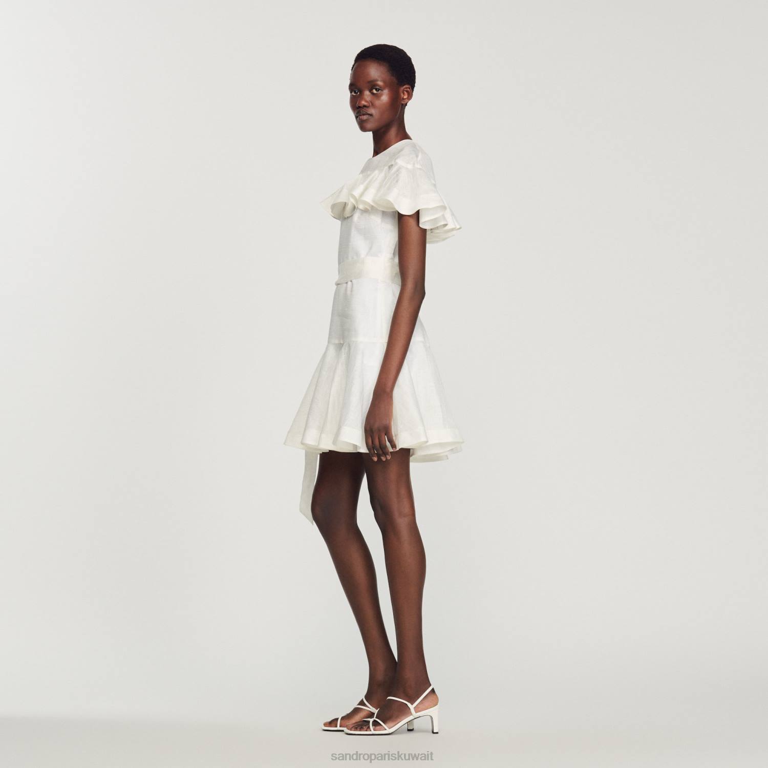 ثياب Sandro Paris فستان قصير مع الكشكشة أبيض نحيف ZJ00409