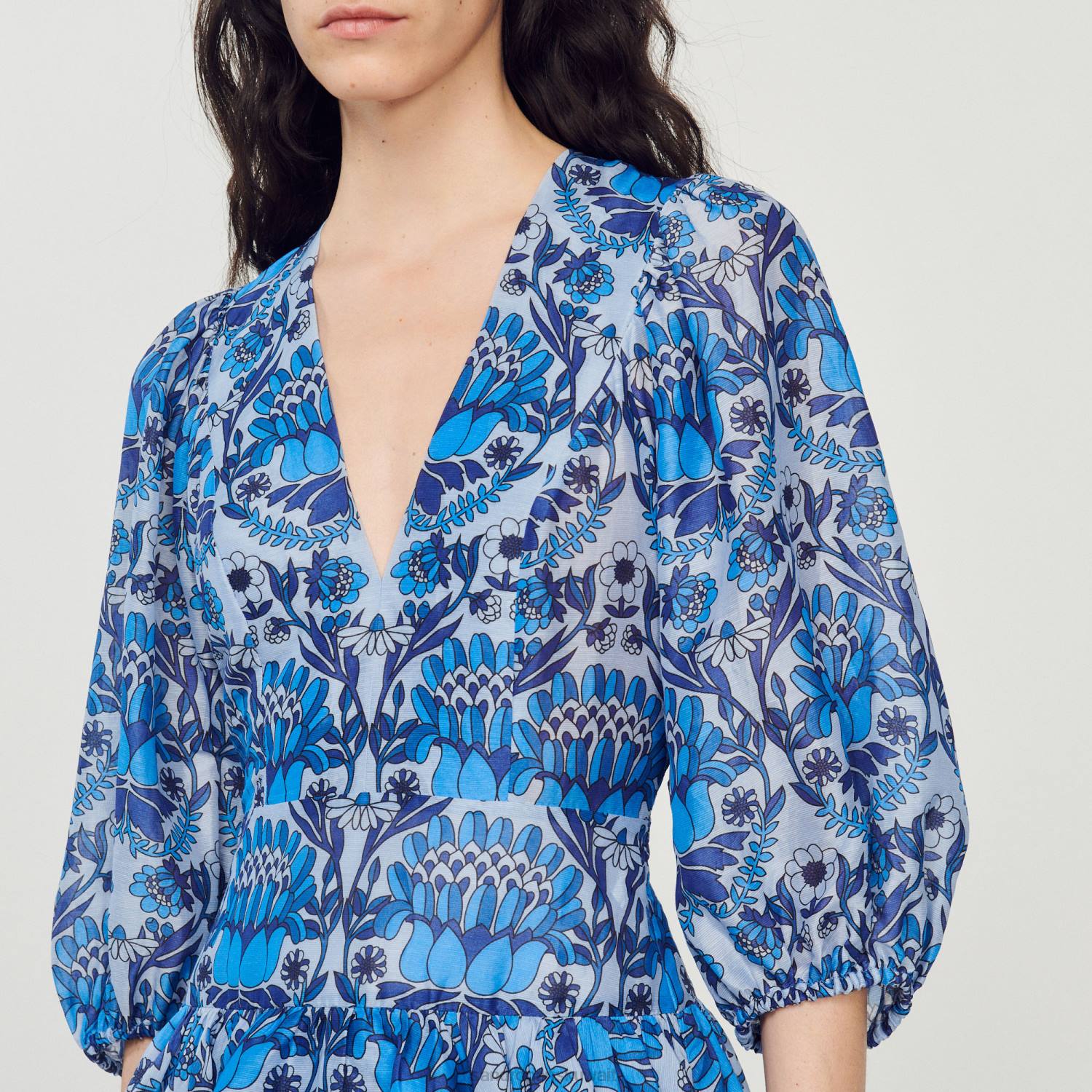 ثياب Sandro Paris فستان قصير بطباعة وشاح أزرق نحيف ZJ00422