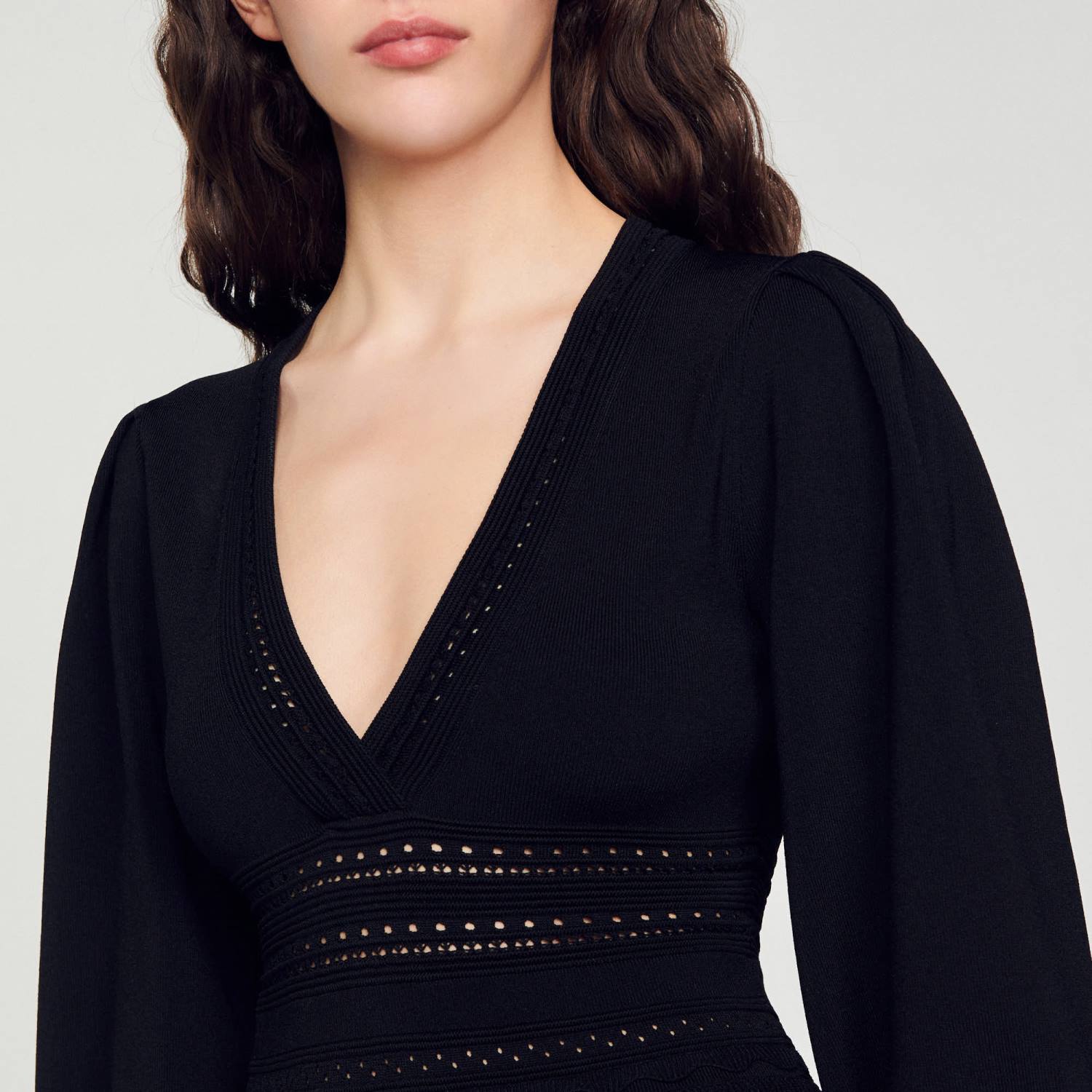 ثياب Sandro Paris فستان قصير مع الكشكشة أسود نحيف ZJ00426