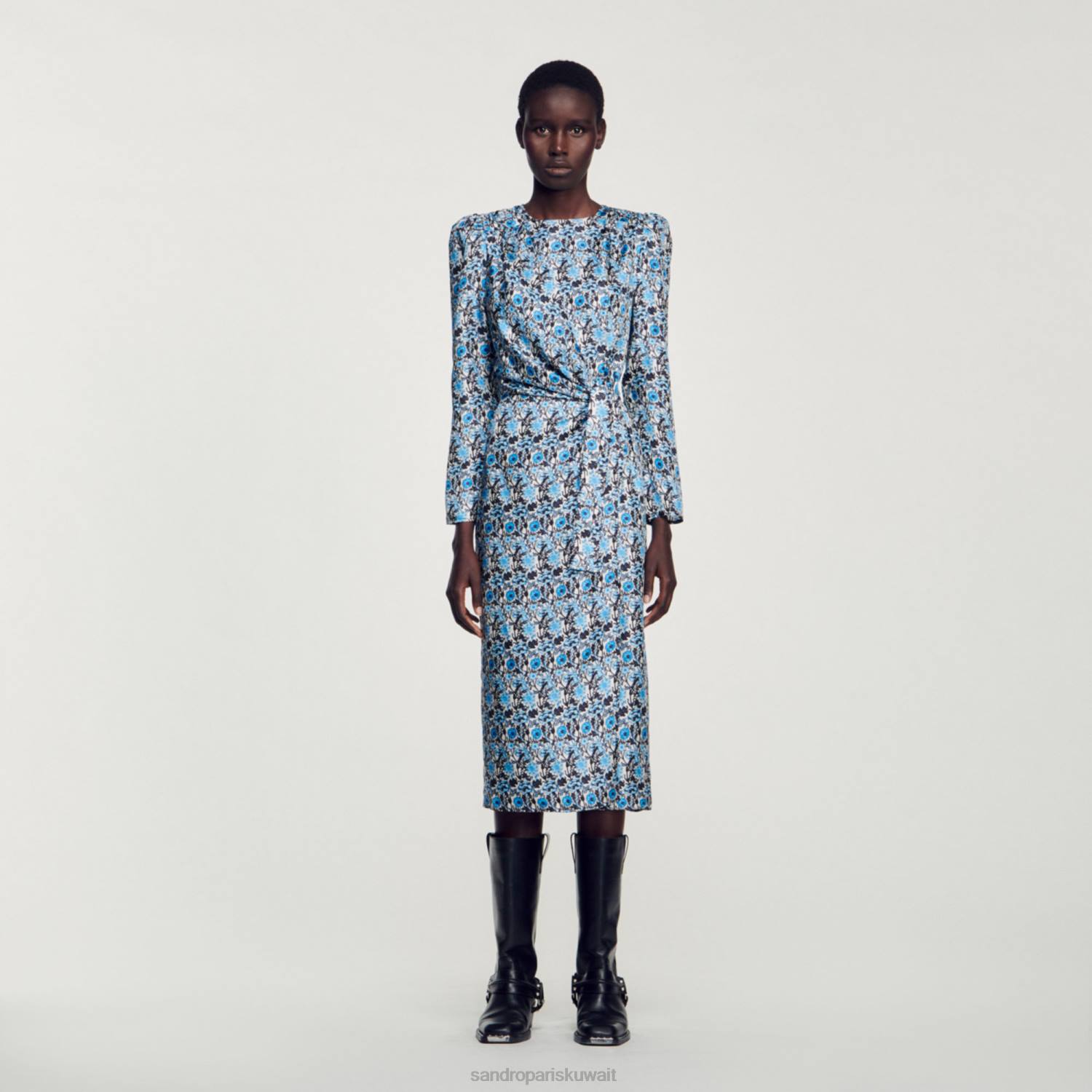 ثياب Sandro Paris فستان طويل من الحرير أزرق/بيج نحيف ZJ0051