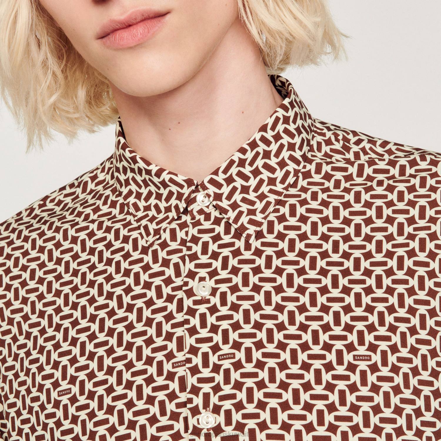 ثياب Sandro Paris قميص متدفق مطبوع لون واحد رجال ZJ00725