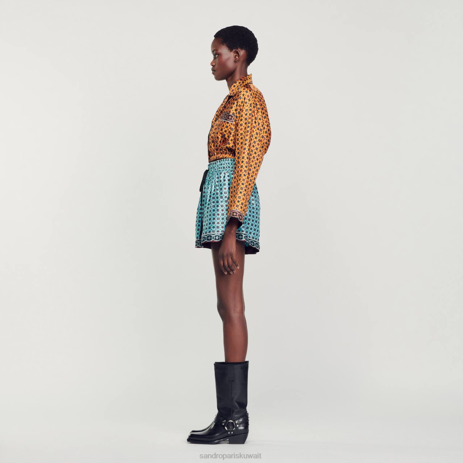 ثياب Sandro Paris قميص قصير مطبوع النحاس / الأسود نحيف ZJ0072