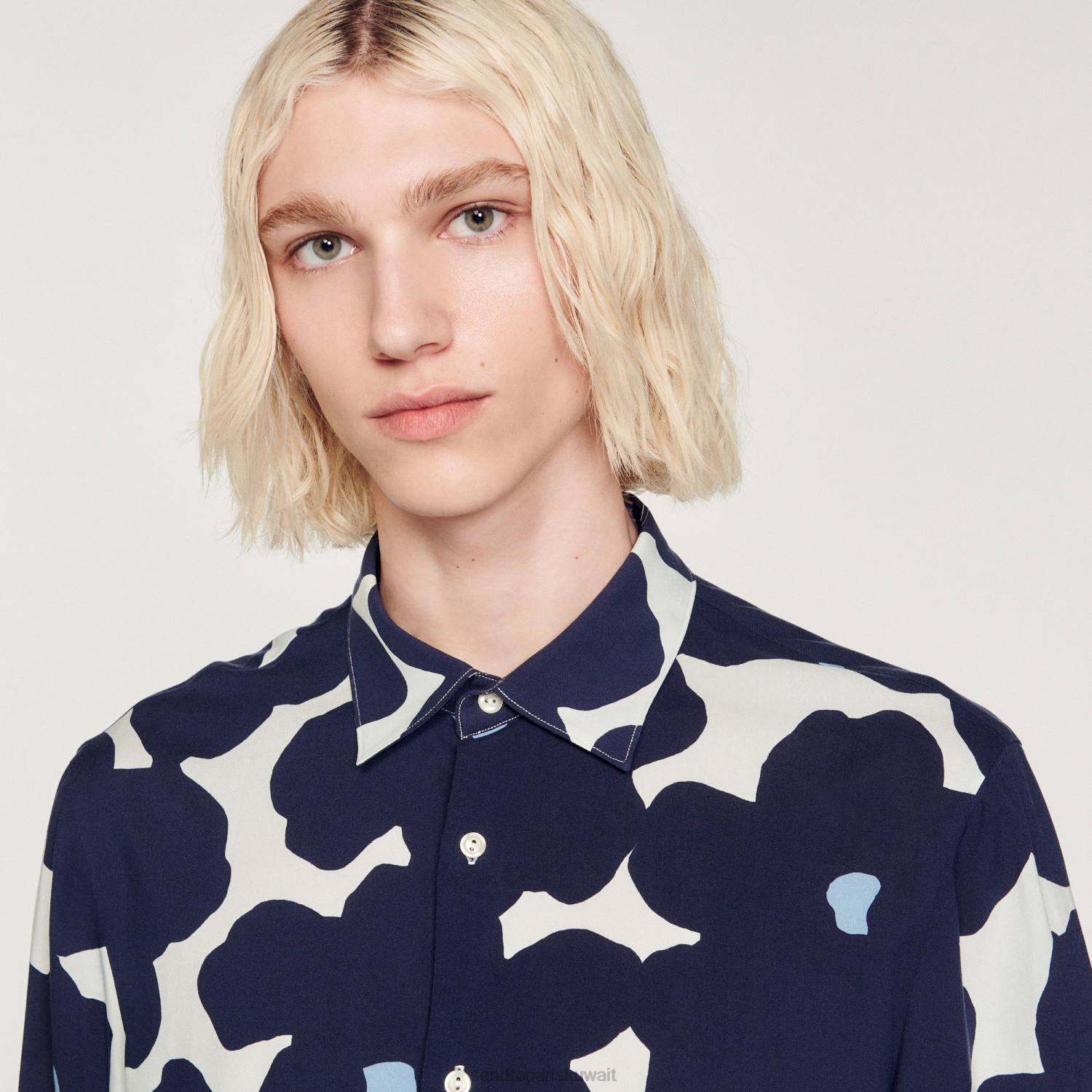 ثياب Sandro Paris قميص طباعة الأزهار الأزرق الداكن رجال ZJ00742