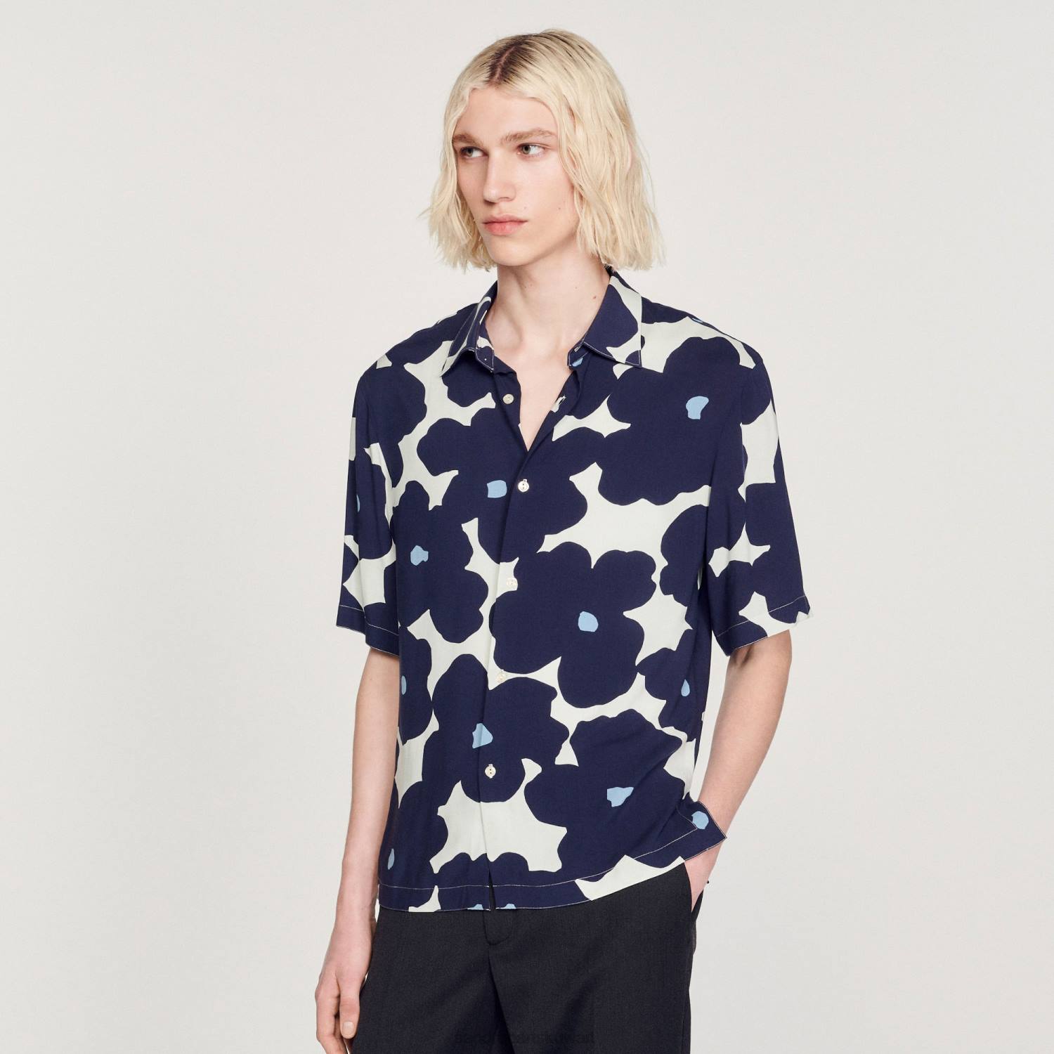 ثياب Sandro Paris قميص طباعة الأزهار الأزرق الداكن رجال ZJ00742