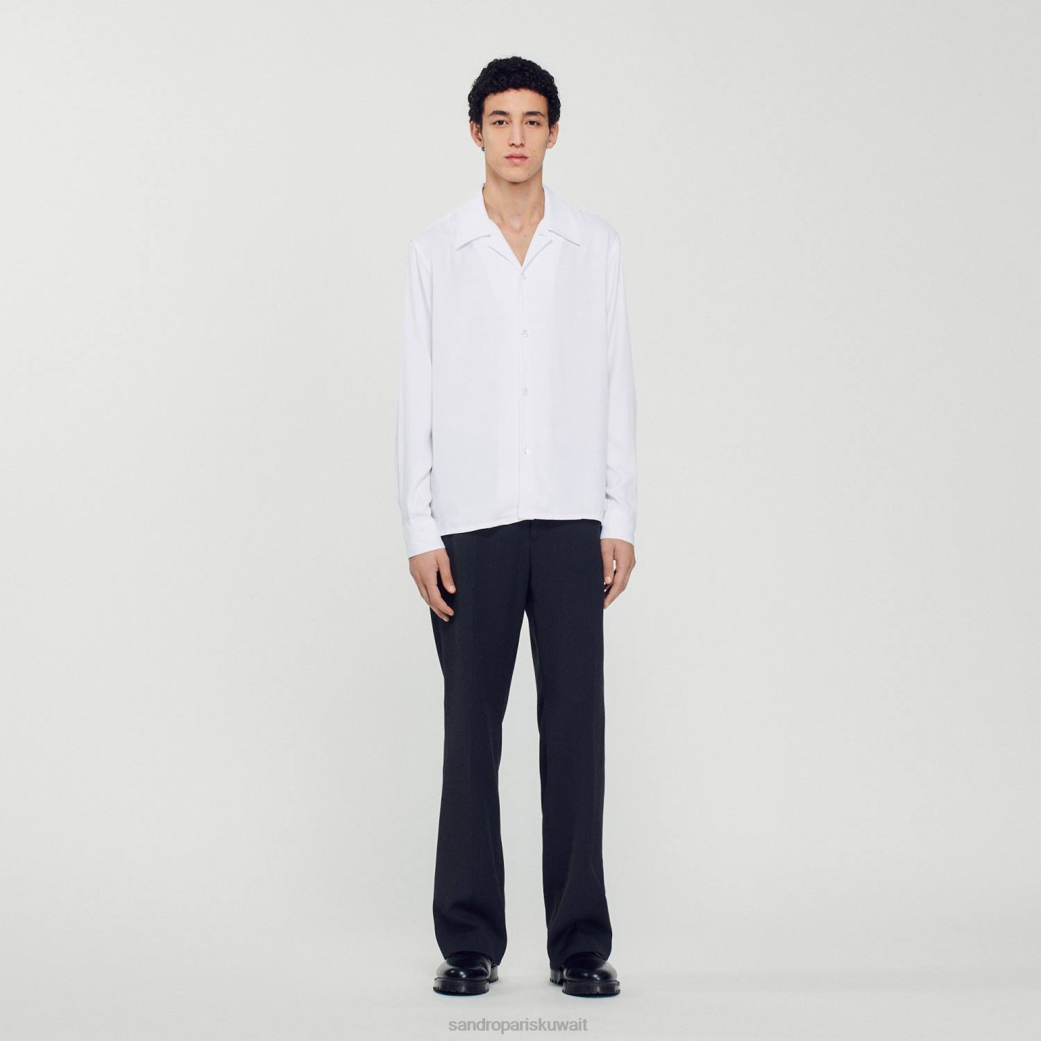 ثياب Sandro Paris قميص عائم مع طوق منتشر لون واحد رجال ZJ00744