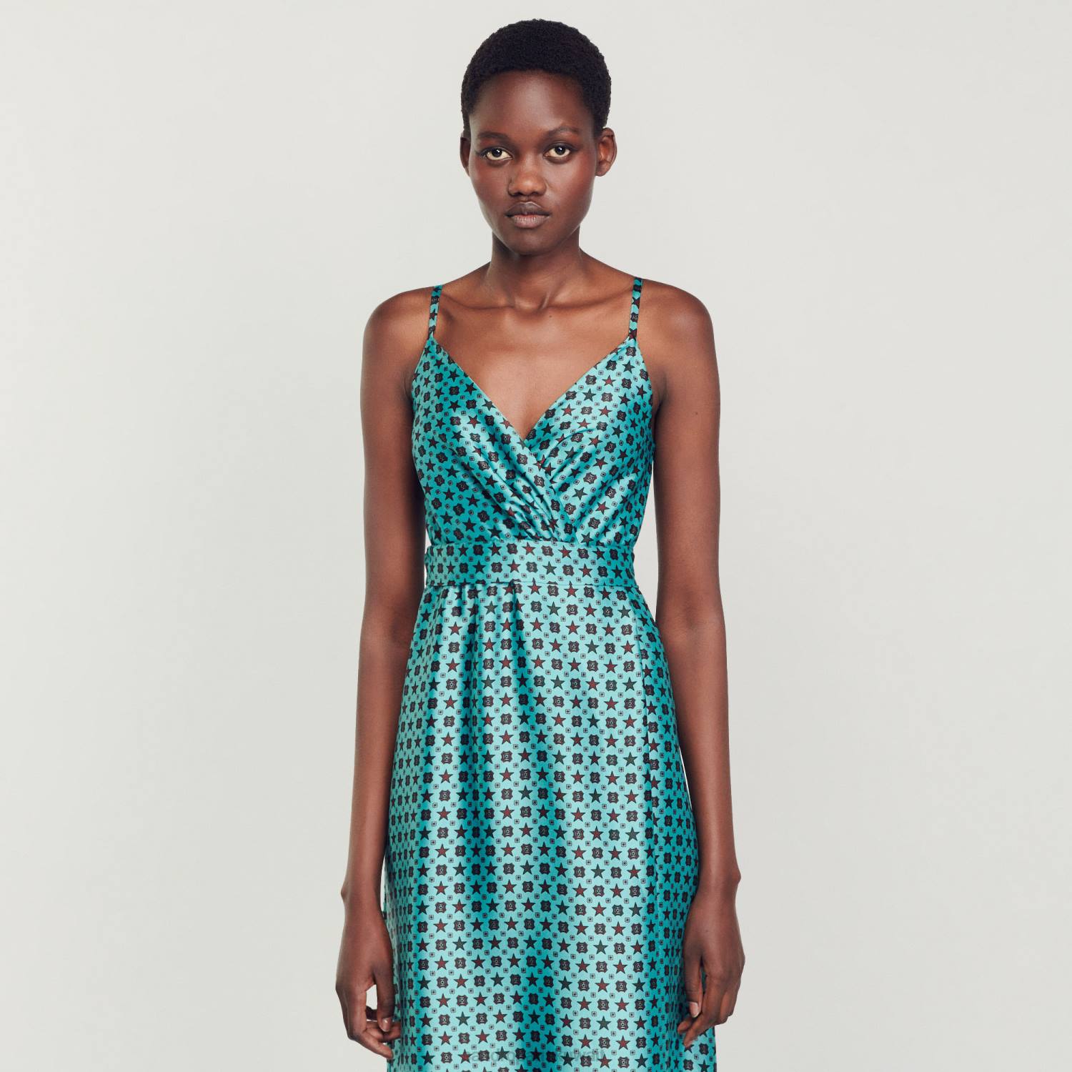 ثياب Sandro Paris فستان ميدي من الساتان المطبوع تركواز/بني نحيف ZJ0074