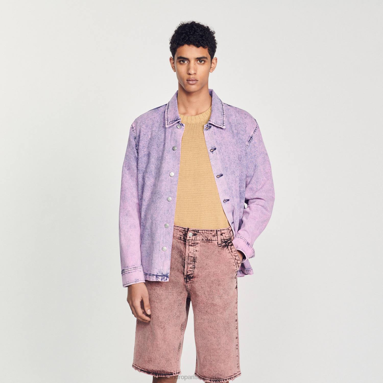 ثياب Sandro Paris شورت جينز فضفاض لون القرنفل رجال ZJ00752