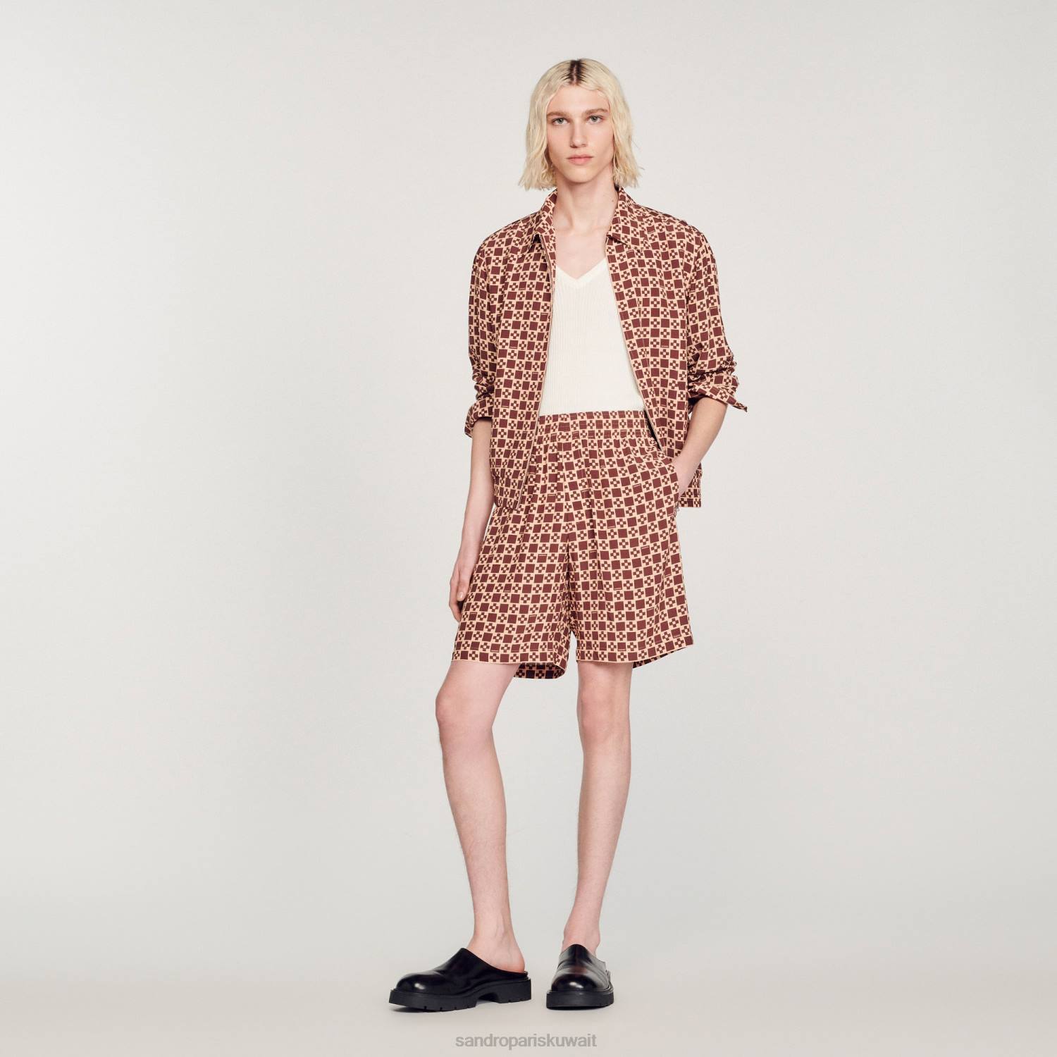 ثياب Sandro Paris شورت مربع بطبعات متقاطعة بني رجال ZJ00755