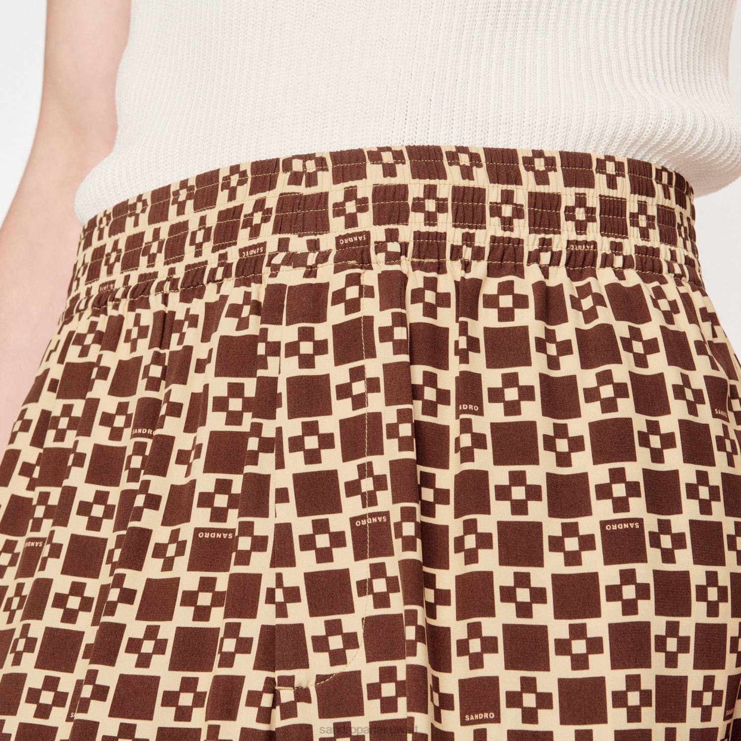 ثياب Sandro Paris شورت مربع بطبعات متقاطعة بني رجال ZJ00755
