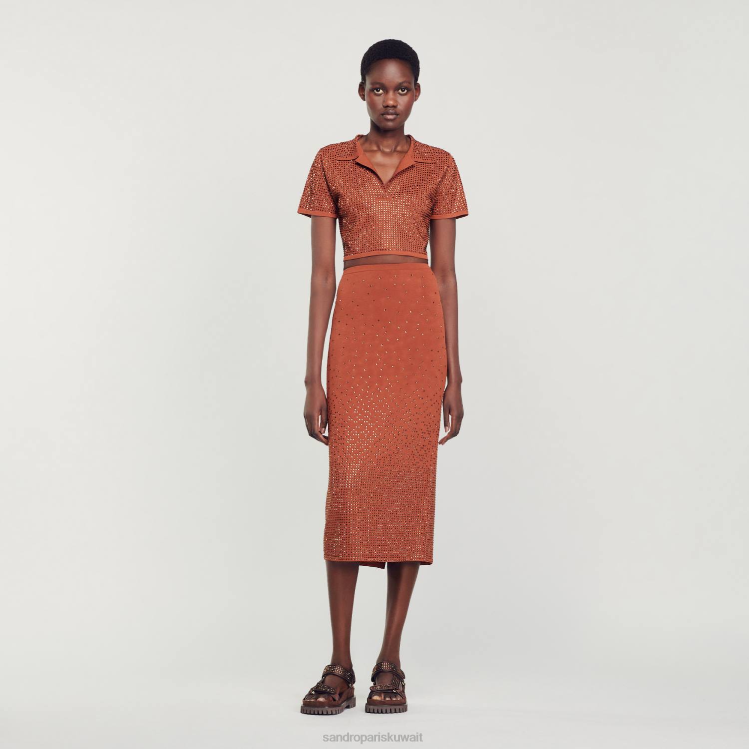 ثياب Sandro Paris تنورة ميدي مزينة بحجر الراين بني نحيف ZJ0076