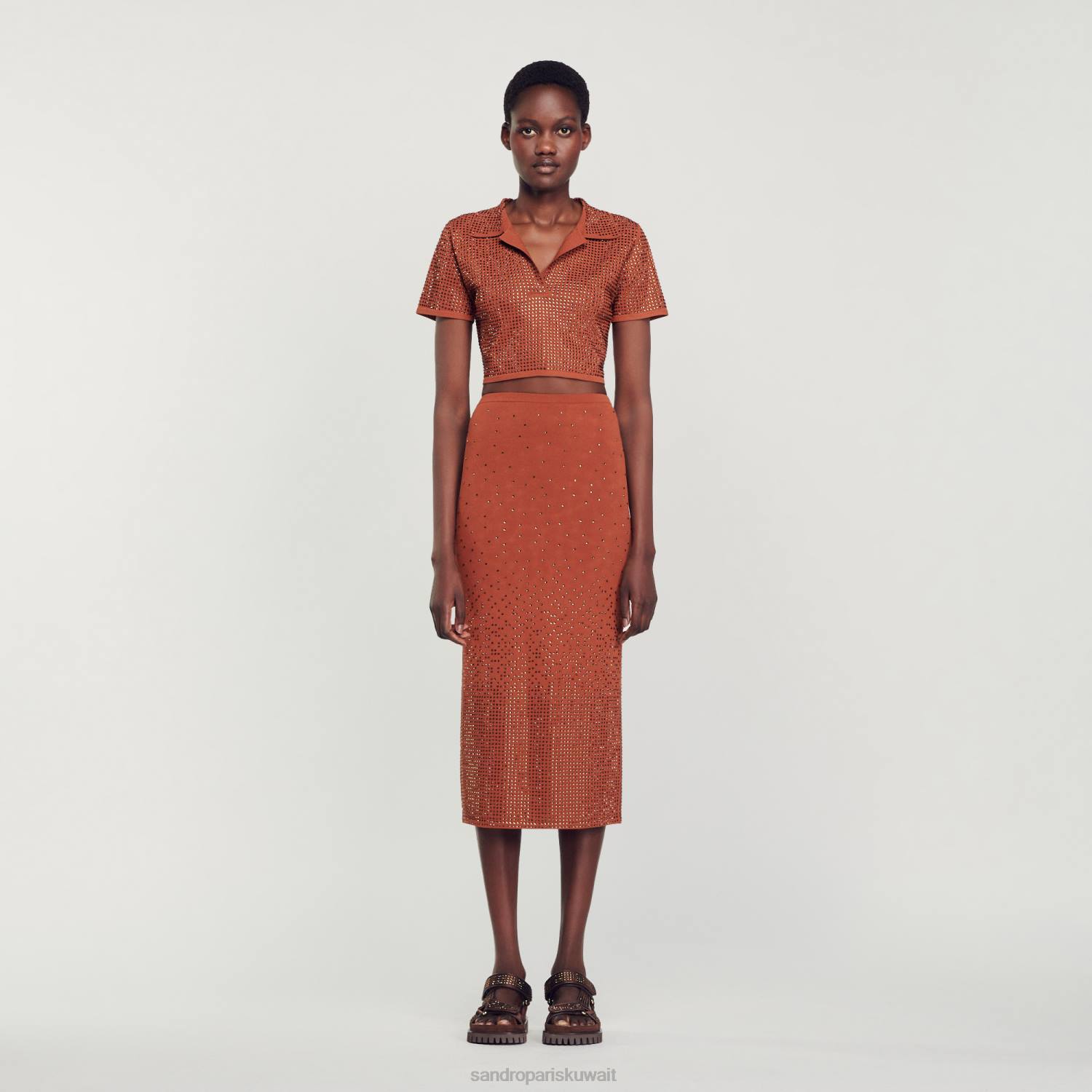 ثياب Sandro Paris تنورة ميدي مزينة بحجر الراين بني نحيف ZJ0076