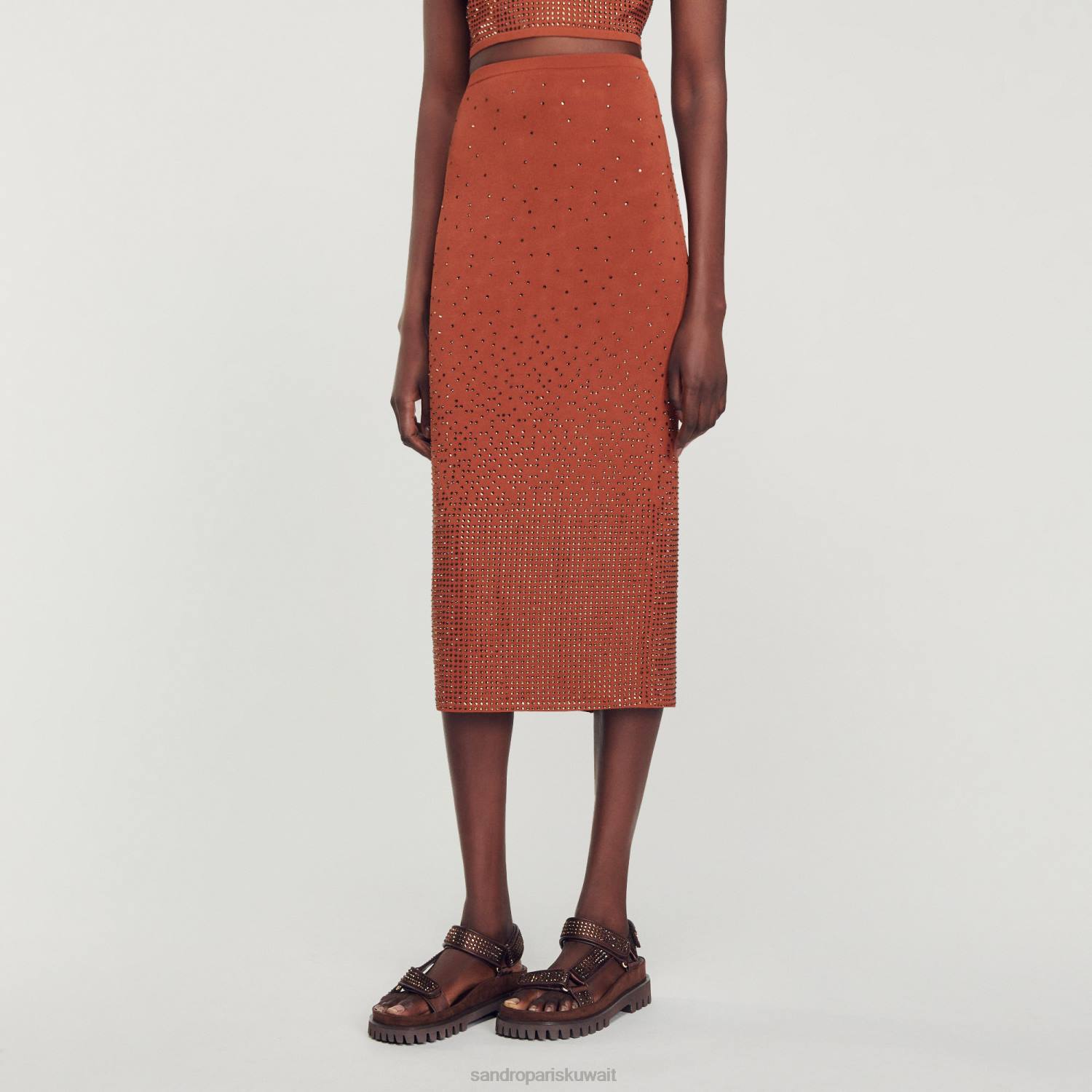 ثياب Sandro Paris تنورة ميدي مزينة بحجر الراين بني نحيف ZJ0076