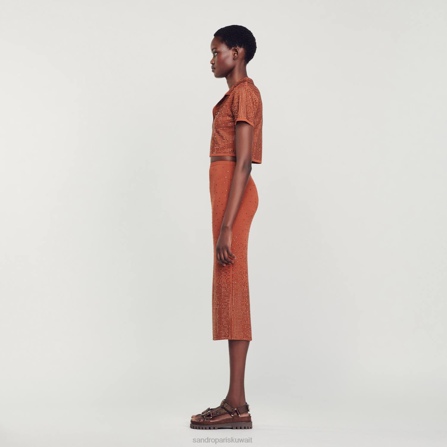 ثياب Sandro Paris تنورة ميدي مزينة بحجر الراين بني نحيف ZJ0076