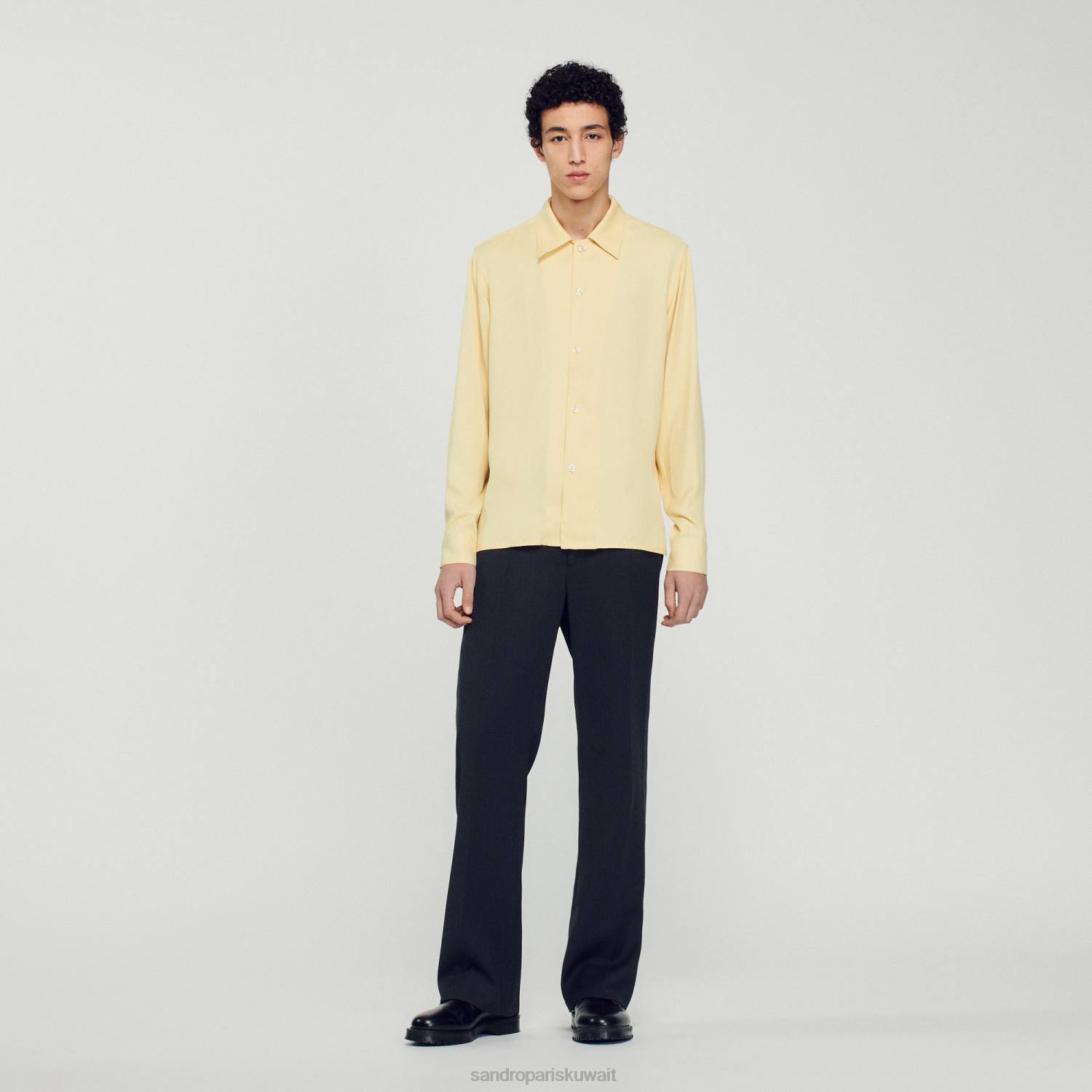 ثياب Sandro Paris قميص عائم مع طوق منتشر لون واحد رجال ZJ00780