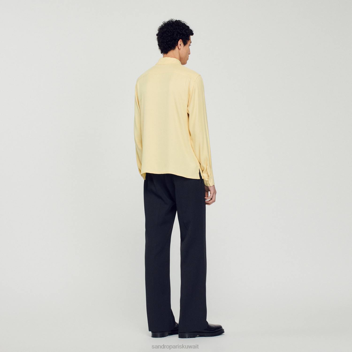 ثياب Sandro Paris قميص عائم مع طوق منتشر لون واحد رجال ZJ00780