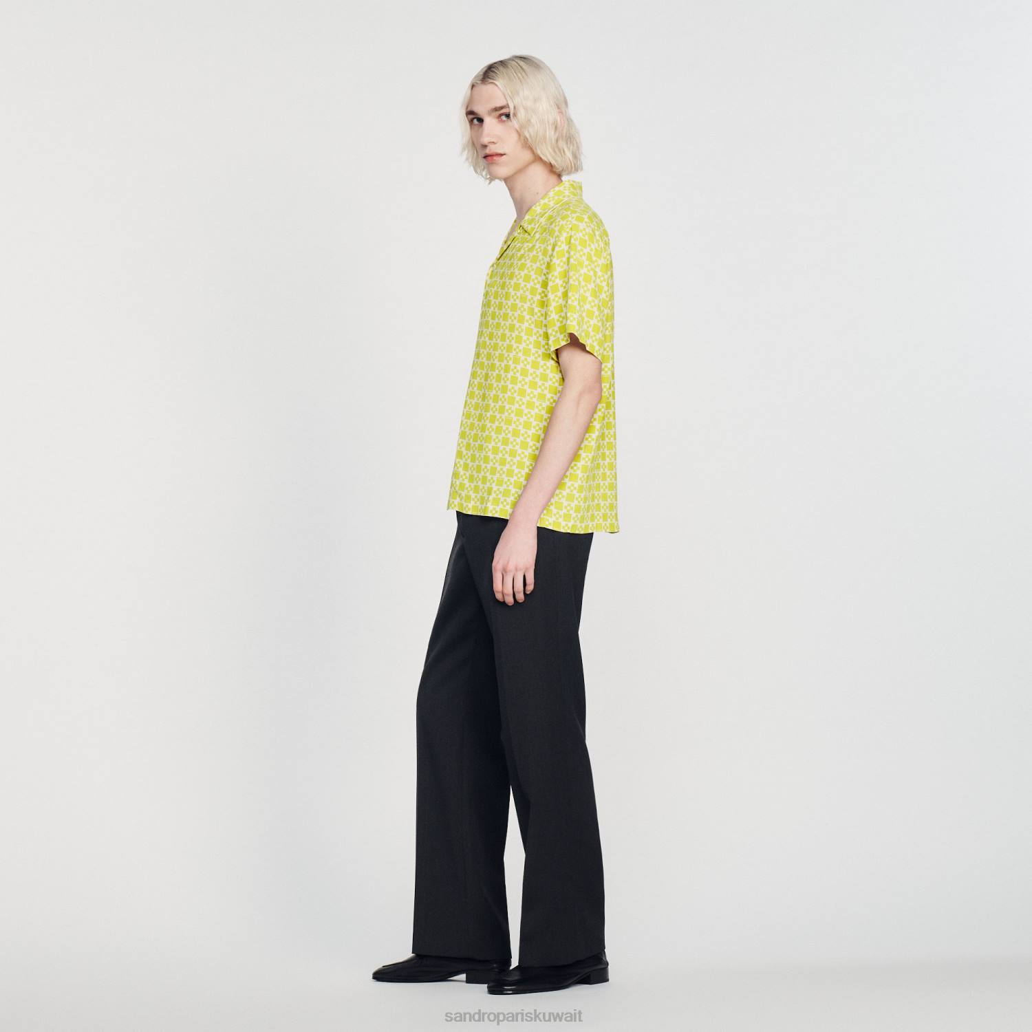 ثياب Sandro Paris قميص متدفق بأكمام قصيرة لون واحد رجال ZJ00781