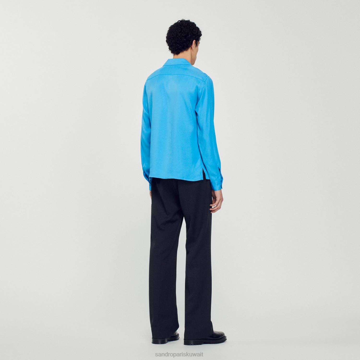 ثياب Sandro Paris قميص عائم مع طوق منتشر لون واحد رجال ZJ00787