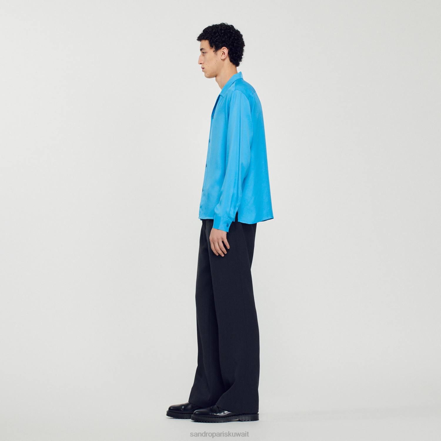 ثياب Sandro Paris قميص عائم مع طوق منتشر لون واحد رجال ZJ00787