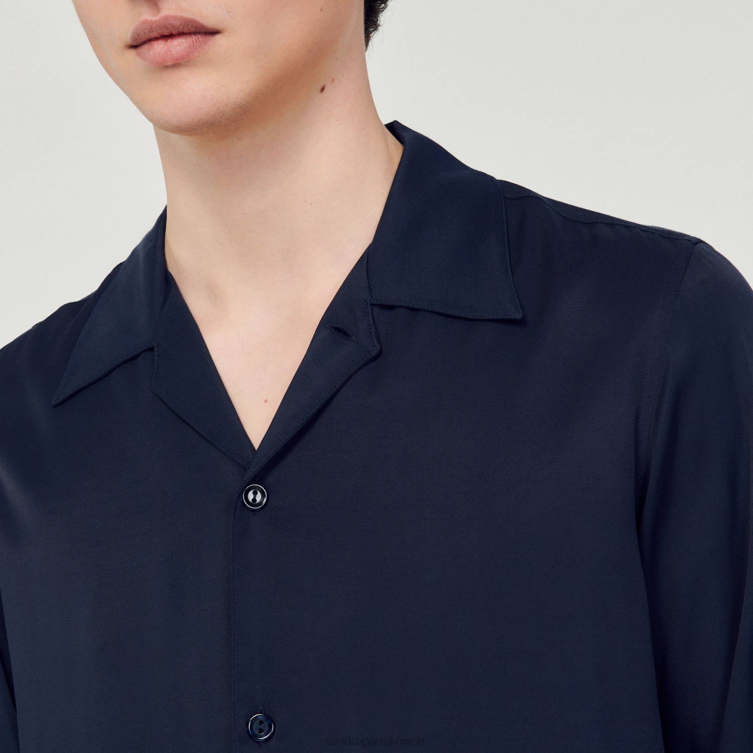 ثياب Sandro Paris قميص عائم مع طوق منتشر الأزرق الداكن رجال ZJ00798