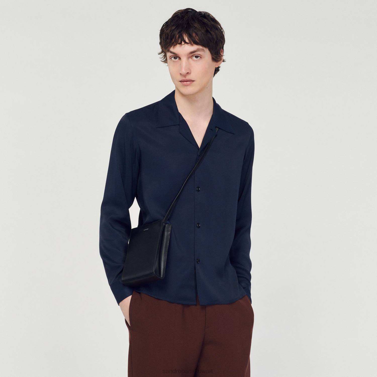 ثياب Sandro Paris قميص عائم مع طوق منتشر الأزرق الداكن رجال ZJ00798