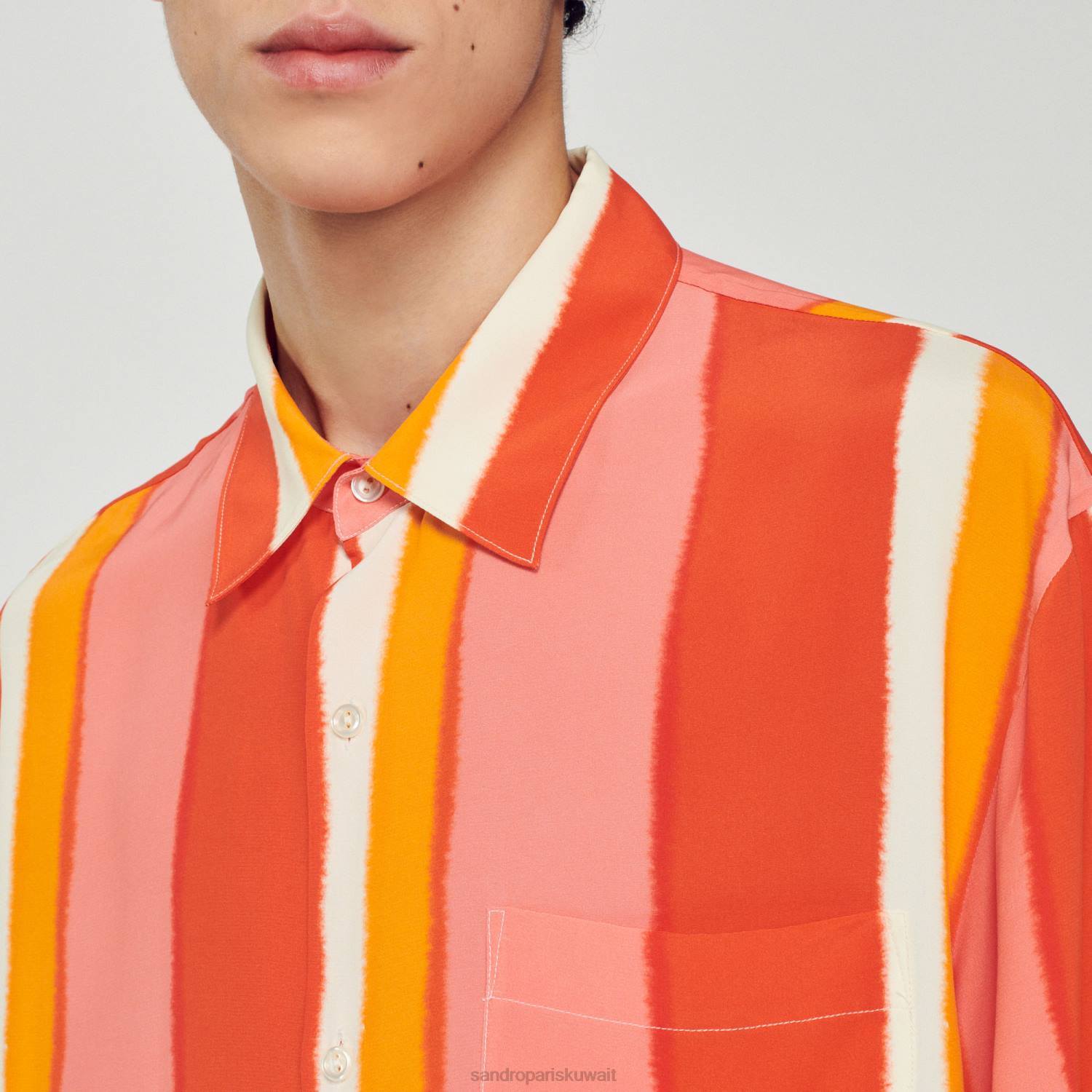 ثياب Sandro Paris قميص مخطط متدفق بأكمام قصيرة أحمر رجال ZJ00821