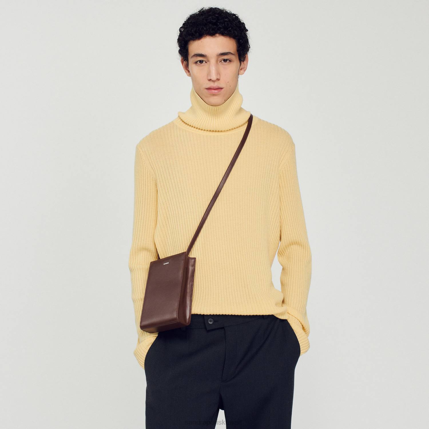 مُكَمِّلات Sandro Paris حقيبة جلدية صغيرة ناعمة بني رجال ZJ00847